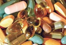 Gıda teknolojileri ve biyoteknoloji alanındaki gelişmeler, vitaminlerin üretim ve formülasyon süreçlerinde yeni yöntemlerin kullanılmasının önünü açıyor. Son yıllarda araştırmacıların üzerinde çalıştığı teknolojiler arasında nanoteknoloji de dikkat çekiyor. Vitaminlerin çok küçük ölçeklerde farklı taşıyıcı sistemlerle bir araya getirilmesi, stabilitelerinin korunması ve vücutta kullanılabilirliklerinin araştırılması, bilimsel çalışmaların önemli başlıkları arasında yer alıyor. Konulu bir haber görseli.
