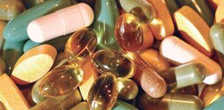 Gıda teknolojileri ve biyoteknoloji alanındaki gelişmeler, vitaminlerin üretim ve formülasyon süreçlerinde yeni yöntemlerin kullanılmasının önünü açıyor. Son yıllarda araştırmacıların üzerinde çalıştığı teknolojiler arasında nanoteknoloji de dikkat çekiyor. Vitaminlerin çok küçük ölçeklerde farklı taşıyıcı sistemlerle bir araya getirilmesi, stabilitelerinin korunması ve vücutta kullanılabilirliklerinin araştırılması, bilimsel çalışmaların önemli başlıkları arasında yer alıyor. Konulu bir haber görseli.