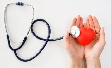 Vitaminlerin Kalp Sağlığına Katkısı Kalp ve damar sağlığı, genel yaşam kalitesinin korunmasında önemli bir yere sahip olurken beslenme alışkanlıkları da bu süreçte dikkat çeken faktörler arasında bulunuyor. Vücudun ihtiyaç duyduğu vitaminlerin yeterli miktarda alınması, birçok biyolojik sistemin normal şekilde çalışmasına katkı sağlayabiliyor. Bu nedenle Vitaminler, kalp sağlığı açısından da beslenme düzeninin önemli parçalarından biri olarak değerlendiriliyor. Konulu bir haber görseli.